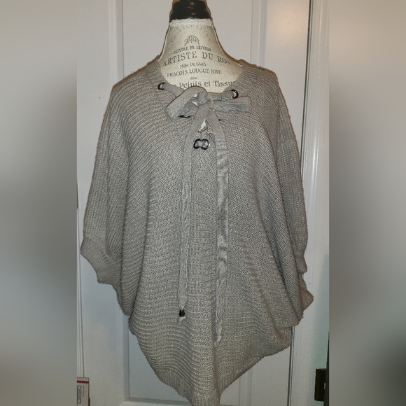 C Bat Wing Tan Sweater size M - Picture 4 of 8